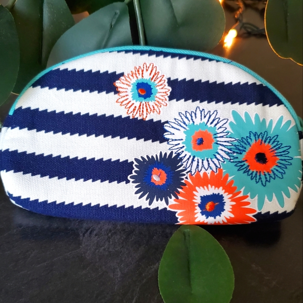 Thirty-one foam lined zip pouch
